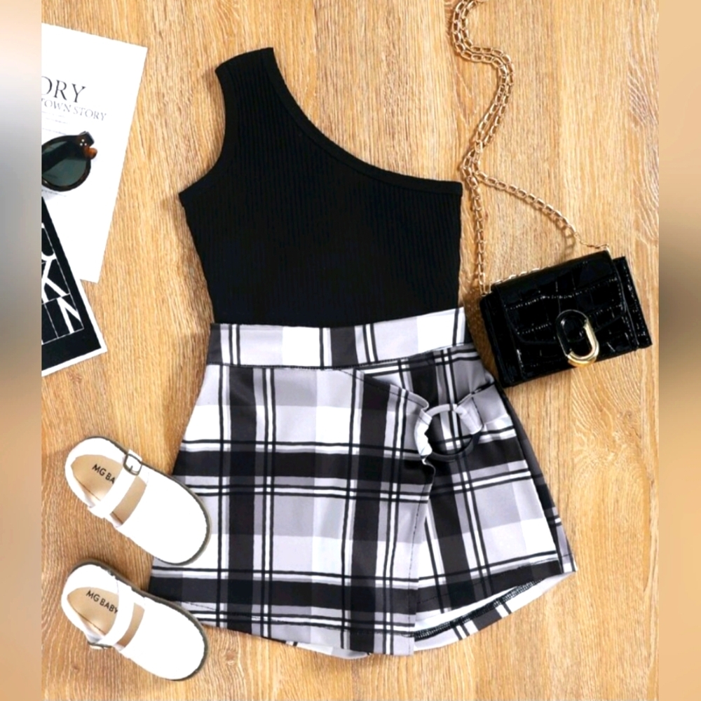 Girls 2-Piece Monochrome Plaid Skort & Black Asymmetrical Top Set Size 5-6